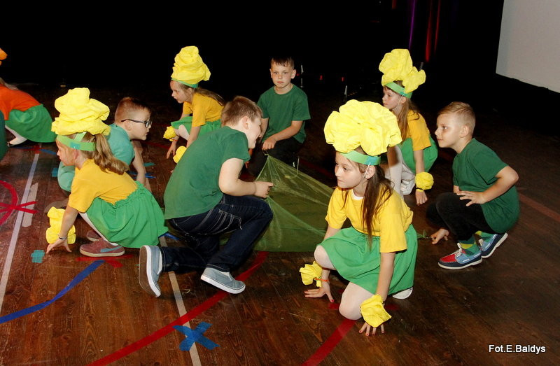Przedszkolaki z PM 5 wystąpiły dla rodziców w MOK-u (zdjęcia)