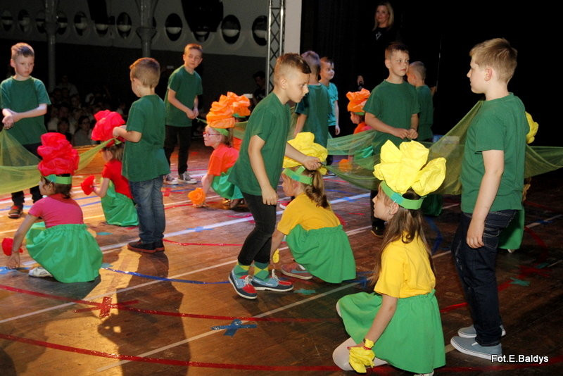Przedszkolaki z PM 5 wystąpiły dla rodziców w MOK-u (zdjęcia)