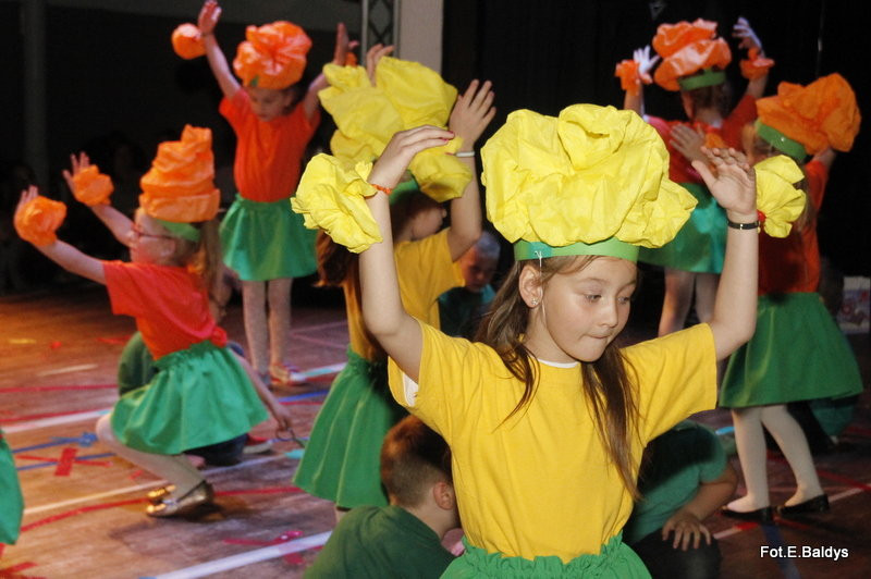 Przedszkolaki z PM 5 wystąpiły dla rodziców w MOK-u (zdjęcia)