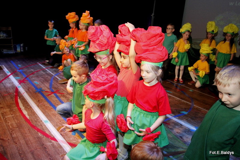 Przedszkolaki z PM 5 wystąpiły dla rodziców w MOK-u (zdjęcia)