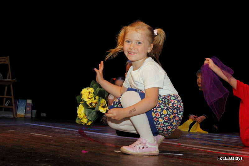 Przedszkolaki z PM 5 wystąpiły dla rodziców w MOK-u (zdjęcia)