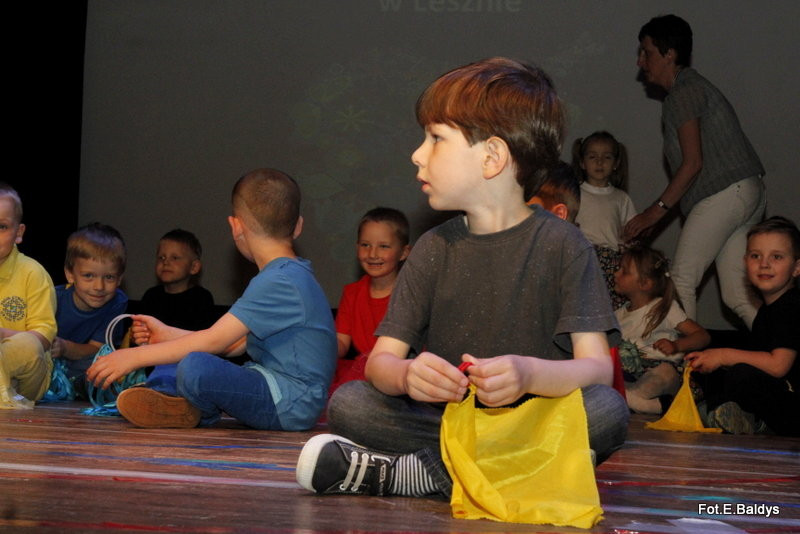 Przedszkolaki z PM 5 wystąpiły dla rodziców w MOK-u (zdjęcia)