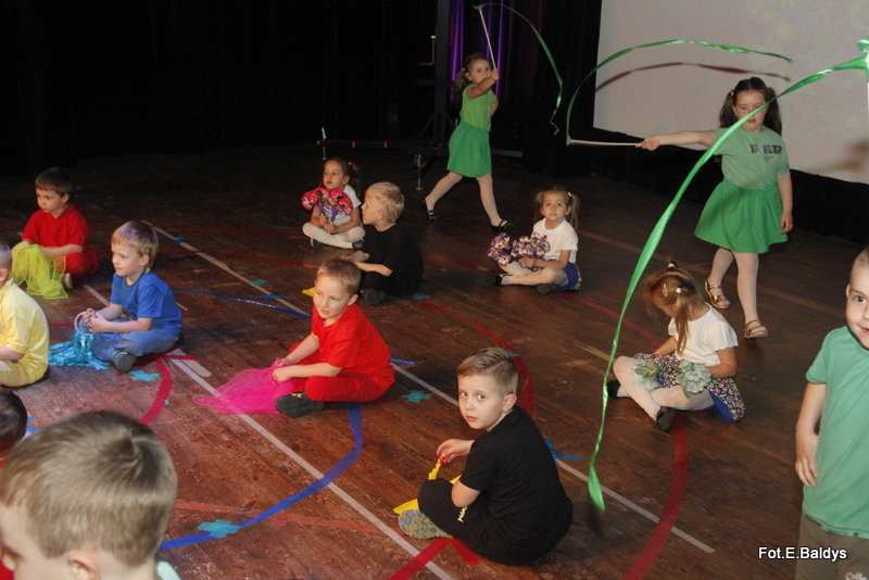 Przedszkolaki z PM 5 wystąpiły dla rodziców w MOK-u (zdjęcia)