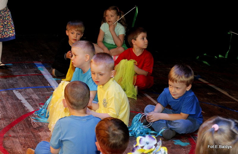 Przedszkolaki z PM 5 wystąpiły dla rodziców w MOK-u (zdjęcia)