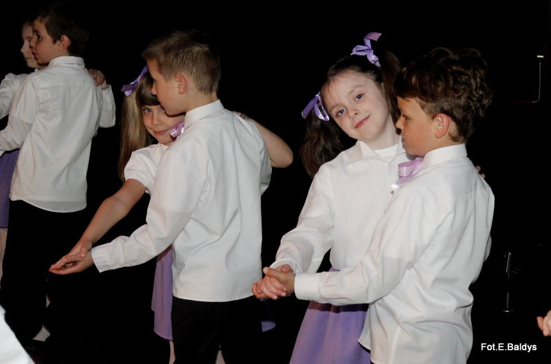 Przedszkolaki z PM 5 wystąpiły dla rodziców w MOK-u (zdjęcia)