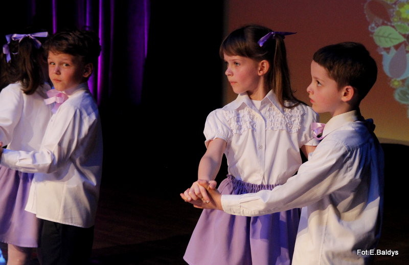 Przedszkolaki z PM 5 wystąpiły dla rodziców w MOK-u (zdjęcia)