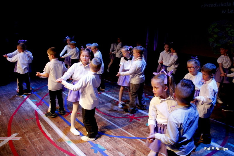 Przedszkolaki z PM 5 wystąpiły dla rodziców w MOK-u (zdjęcia)