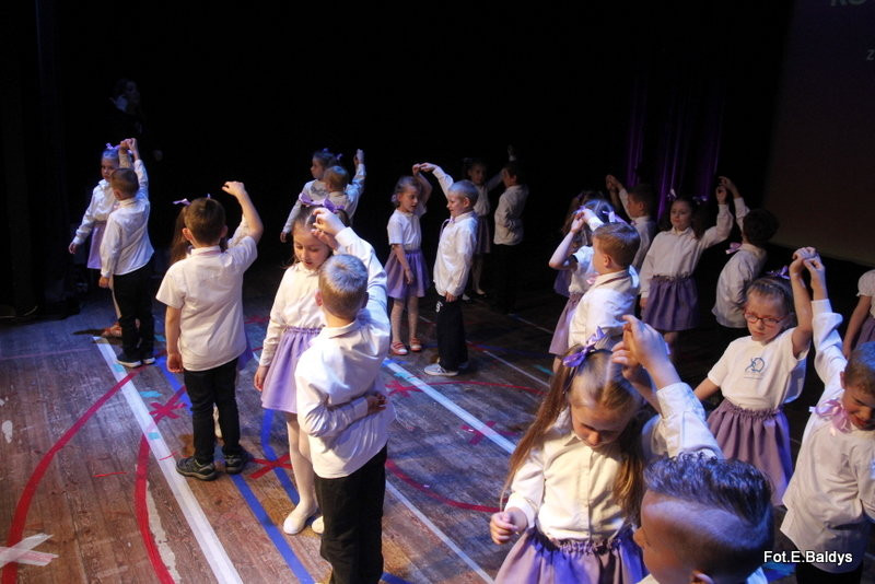 Przedszkolaki z PM 5 wystąpiły dla rodziców w MOK-u (zdjęcia)