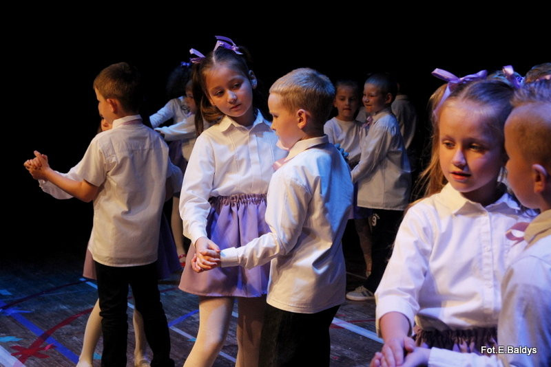 Przedszkolaki z PM 5 wystąpiły dla rodziców w MOK-u (zdjęcia)