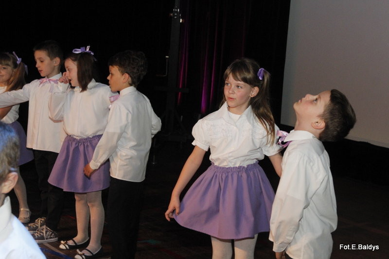 Przedszkolaki z PM 5 wystąpiły dla rodziców w MOK-u (zdjęcia)