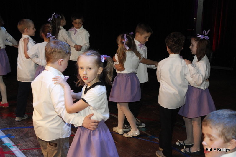 Przedszkolaki z PM 5 wystąpiły dla rodziców w MOK-u (zdjęcia)