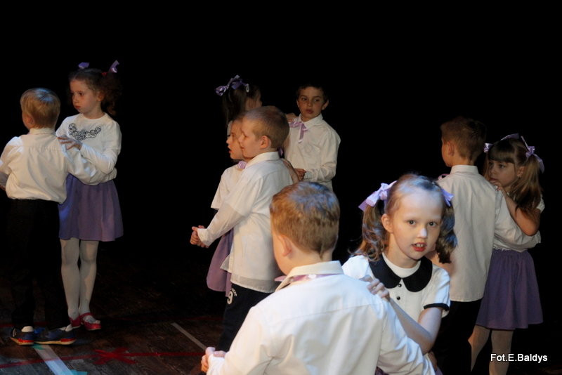 Przedszkolaki z PM 5 wystąpiły dla rodziców w MOK-u (zdjęcia)
