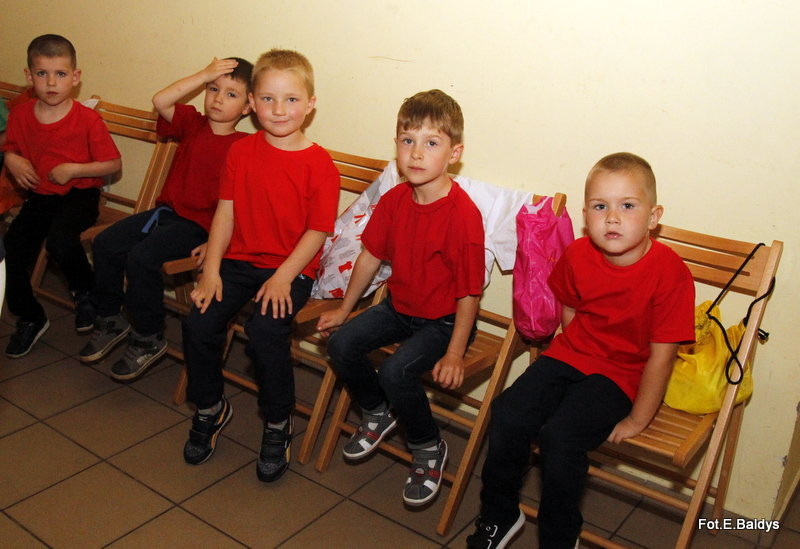 Przedszkolaki z PM 5 wystąpiły dla rodziców w MOK-u (zdjęcia)