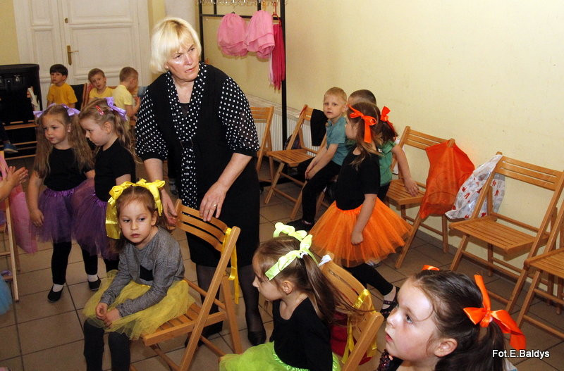 Przedszkolaki z PM 5 wystąpiły dla rodziców w MOK-u (zdjęcia)