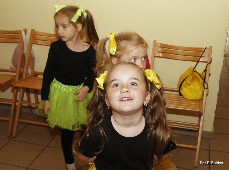 Przedszkolaki z PM 5 wystąpiły dla rodziców w MOK-u (zdjęcia)