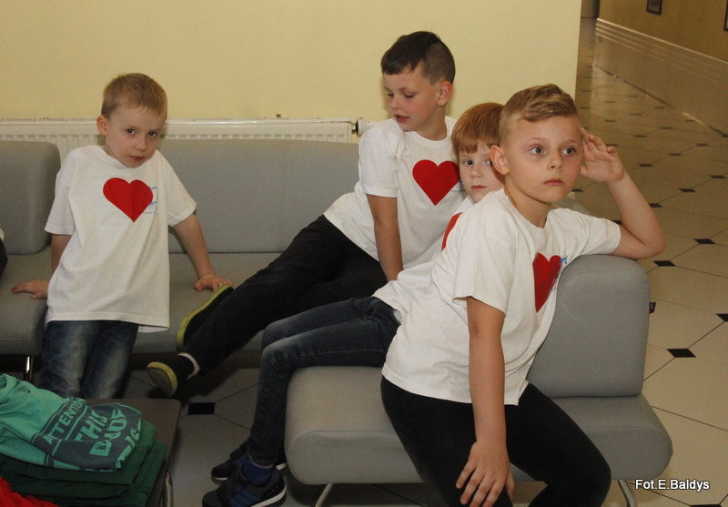 Przedszkolaki z PM 5 wystąpiły dla rodziców w MOK-u (zdjęcia)