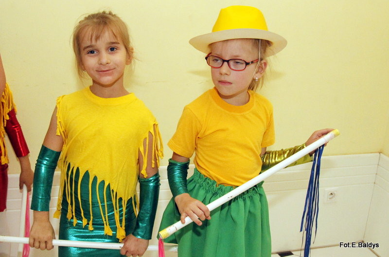 Przedszkolaki z PM 5 wystąpiły dla rodziców w MOK-u (zdjęcia)