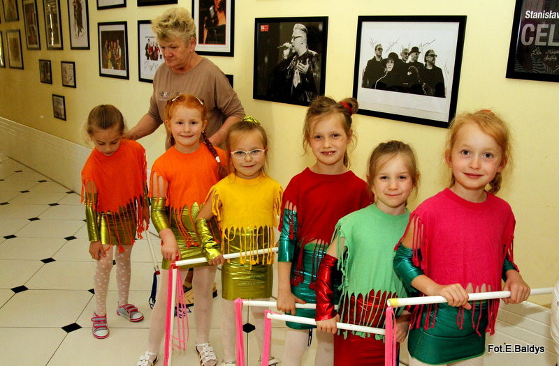 Przedszkolaki z PM 5 wystąpiły dla rodziców w MOK-u (zdjęcia)