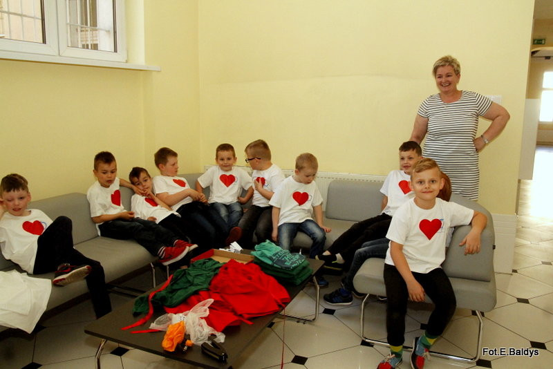 Przedszkolaki z PM 5 wystąpiły dla rodziców w MOK-u (zdjęcia)