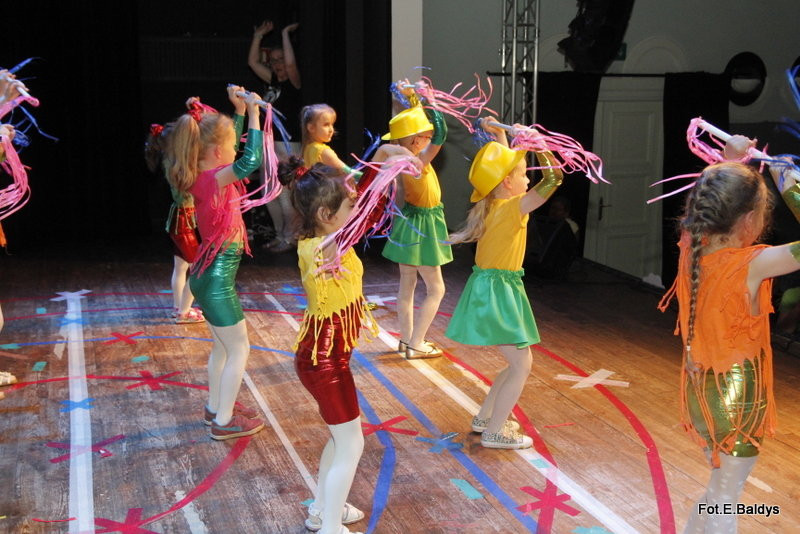 Przedszkolaki z PM 5 wystąpiły dla rodziców w MOK-u (zdjęcia)