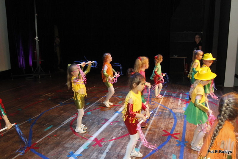Przedszkolaki z PM 5 wystąpiły dla rodziców w MOK-u (zdjęcia)