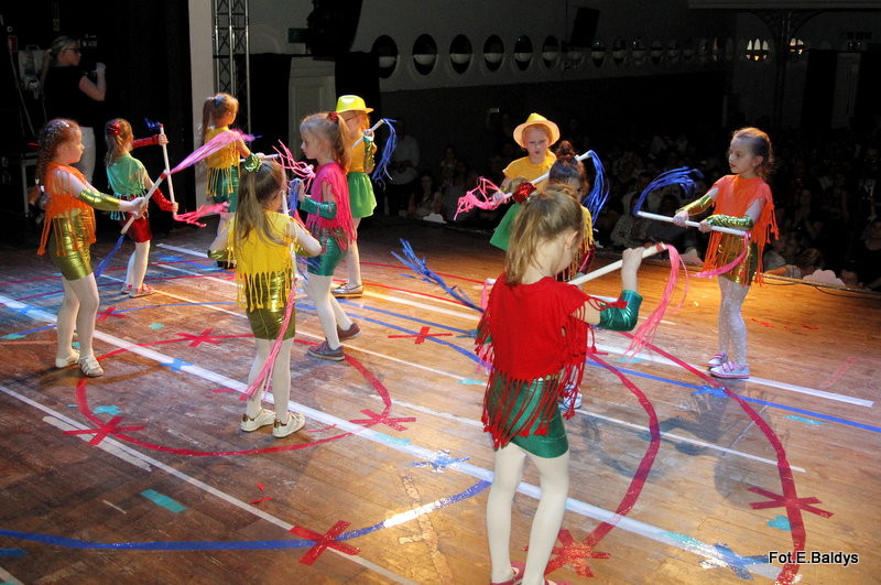 Przedszkolaki z PM 5 wystąpiły dla rodziców w MOK-u (zdjęcia)