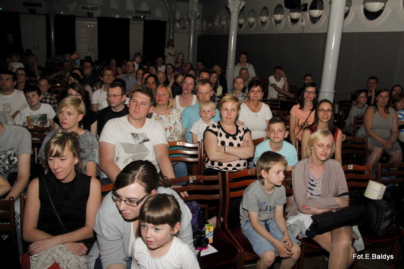 Przedszkolaki z PM 5 wystąpiły dla rodziców w MOK-u (zdjęcia)