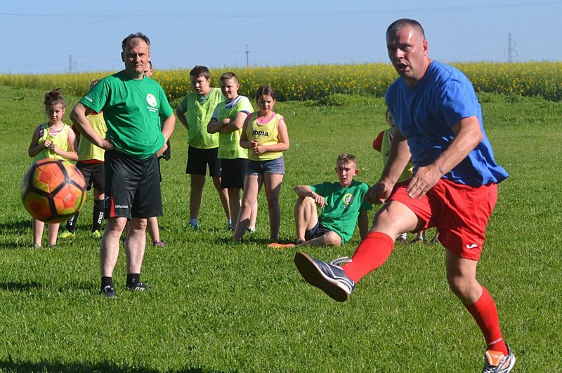 Turniej sportowy w Drobninie (zdjęcia)