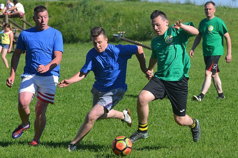 Turniej sportowy w Drobninie (zdjęcia)