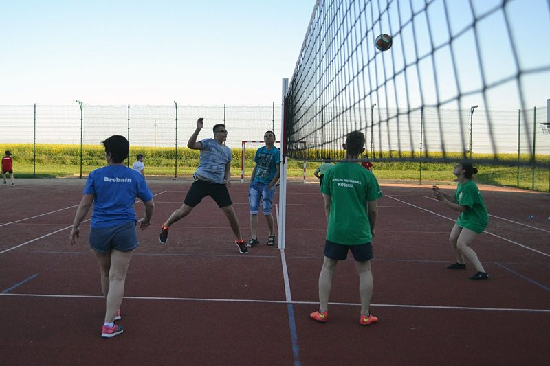 Turniej sportowy w Drobninie (zdjęcia)