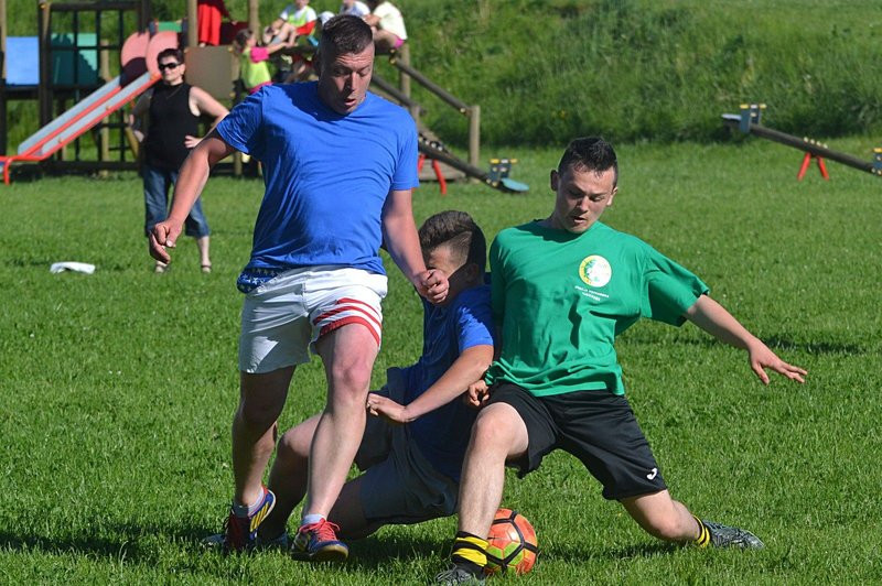 Turniej sportowy w Drobninie (zdjęcia)