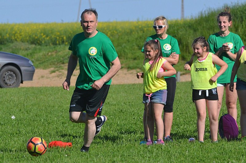 Turniej sportowy w Drobninie (zdjęcia)