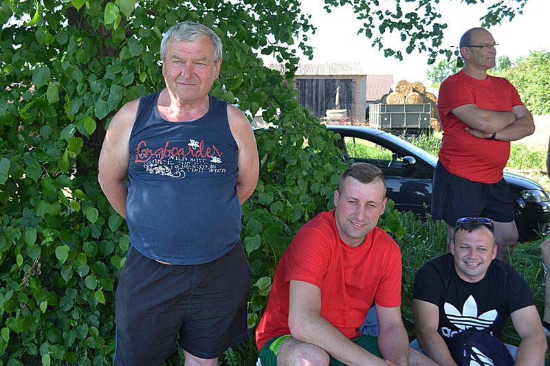 Turniej sportowy w Drobninie (zdjęcia)