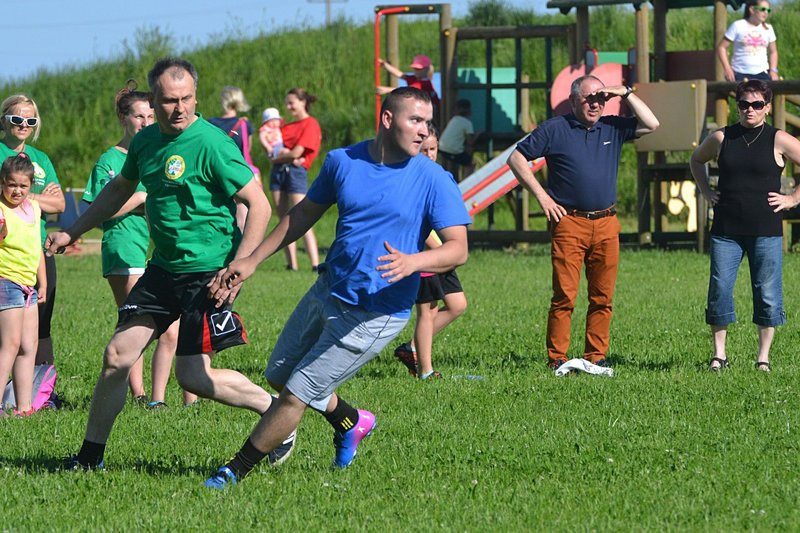 Turniej sportowy w Drobninie (zdjęcia)