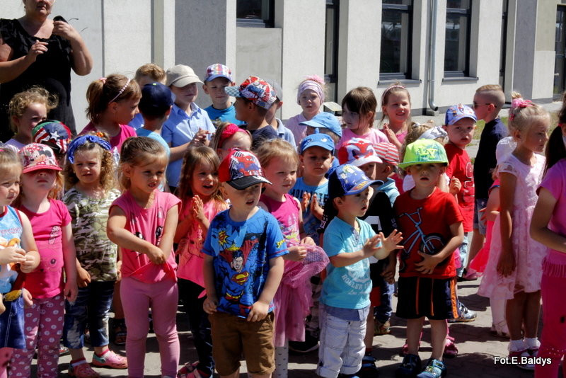 Dzień Dziecka z Mażoretkami (zdjęcia)