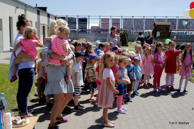 Dzień Dziecka z Mażoretkami (zdjęcia)