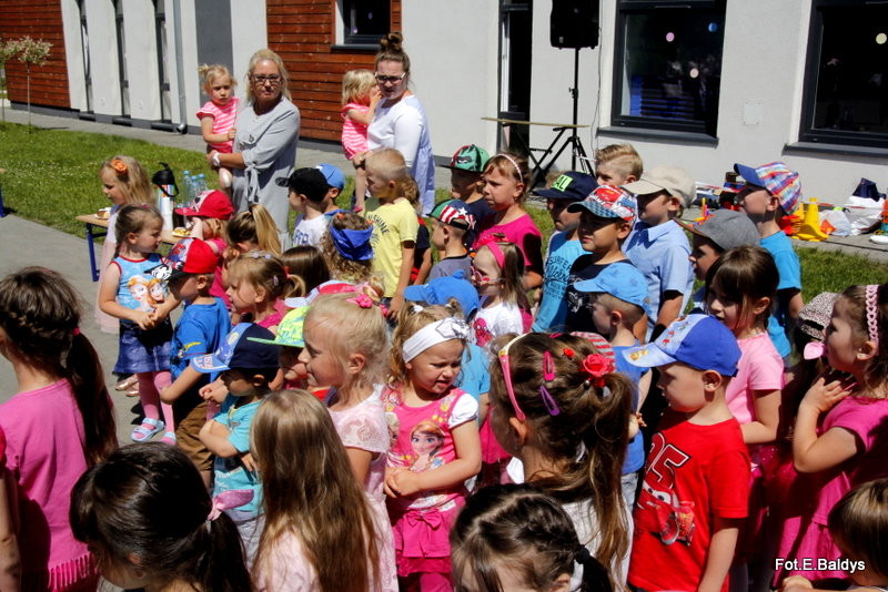 Dzień Dziecka z Mażoretkami (zdjęcia)