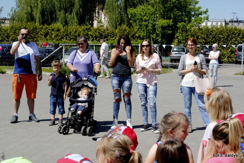 Dzień Dziecka z Mażoretkami (zdjęcia)