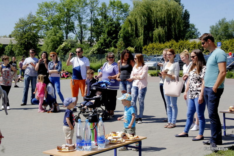 Dzień Dziecka z Mażoretkami (zdjęcia)