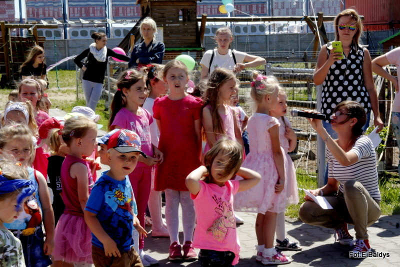 Dzień Dziecka z Mażoretkami (zdjęcia)