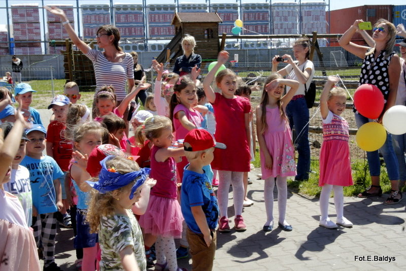 Dzień Dziecka z Mażoretkami (zdjęcia)