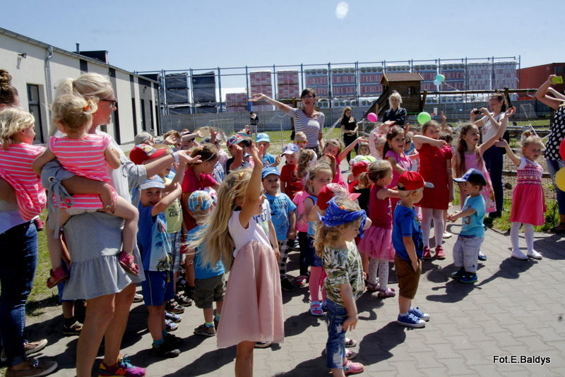 Dzień Dziecka z Mażoretkami (zdjęcia)