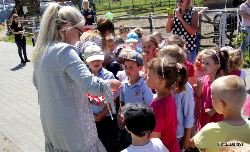 Dzień Dziecka z Mażoretkami (zdjęcia)