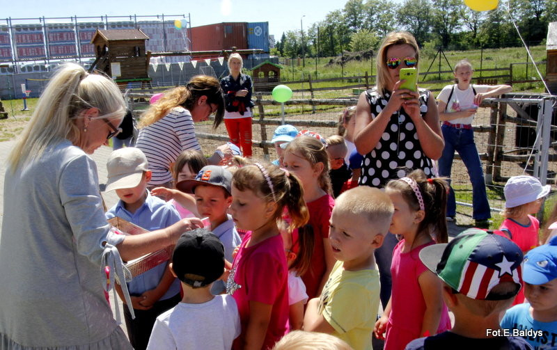 Dzień Dziecka z Mażoretkami (zdjęcia)