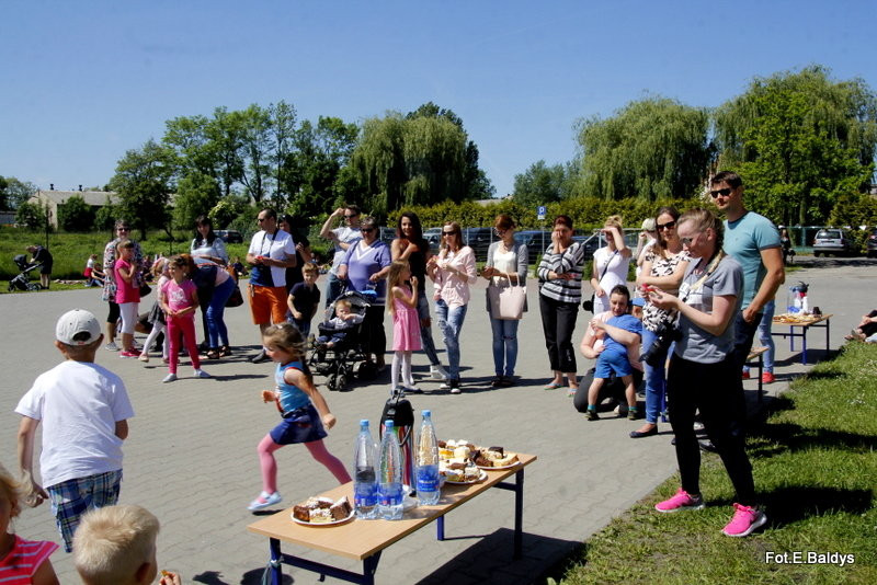 Dzień Dziecka z Mażoretkami (zdjęcia)