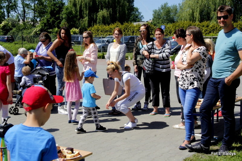 Dzień Dziecka z Mażoretkami (zdjęcia)