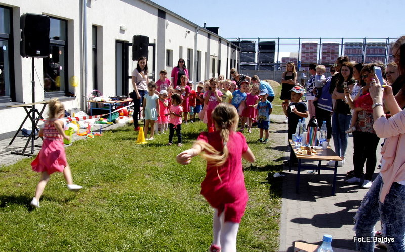 Dzień Dziecka z Mażoretkami (zdjęcia)