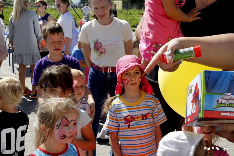 Dzień Dziecka z Mażoretkami (zdjęcia)