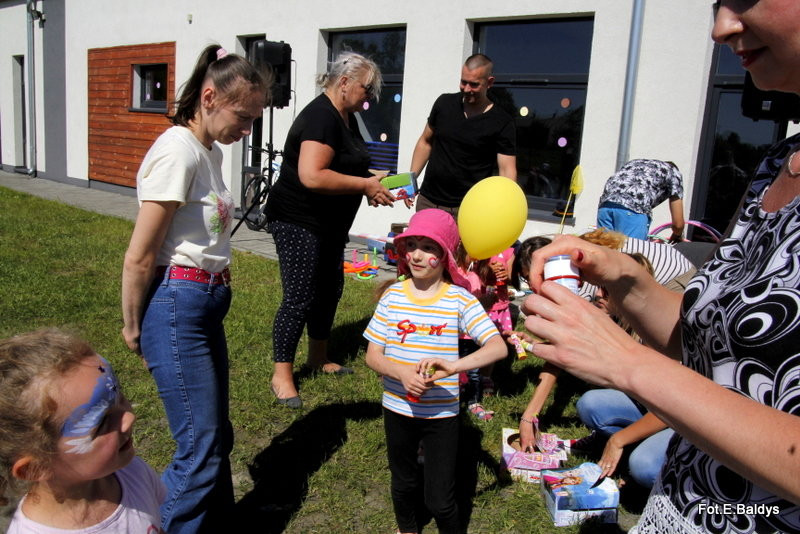 Dzień Dziecka z Mażoretkami (zdjęcia)