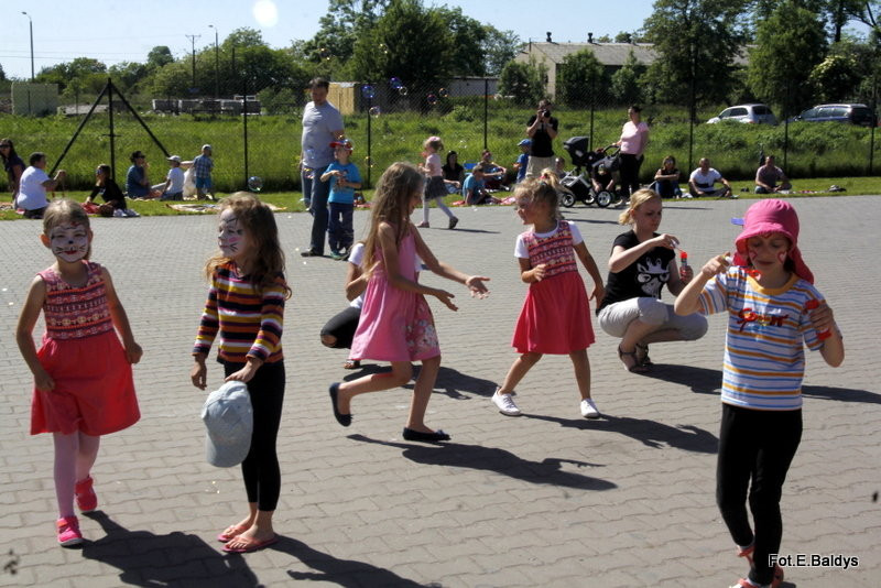 Dzień Dziecka z Mażoretkami (zdjęcia)